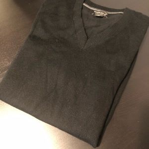 Banana Republic V-Neck Sweater x Men’s Large